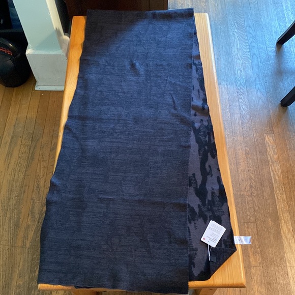 NWOT Lululemon✨ Oversized Camo Jacquard Scarf - Picture 4 of 8